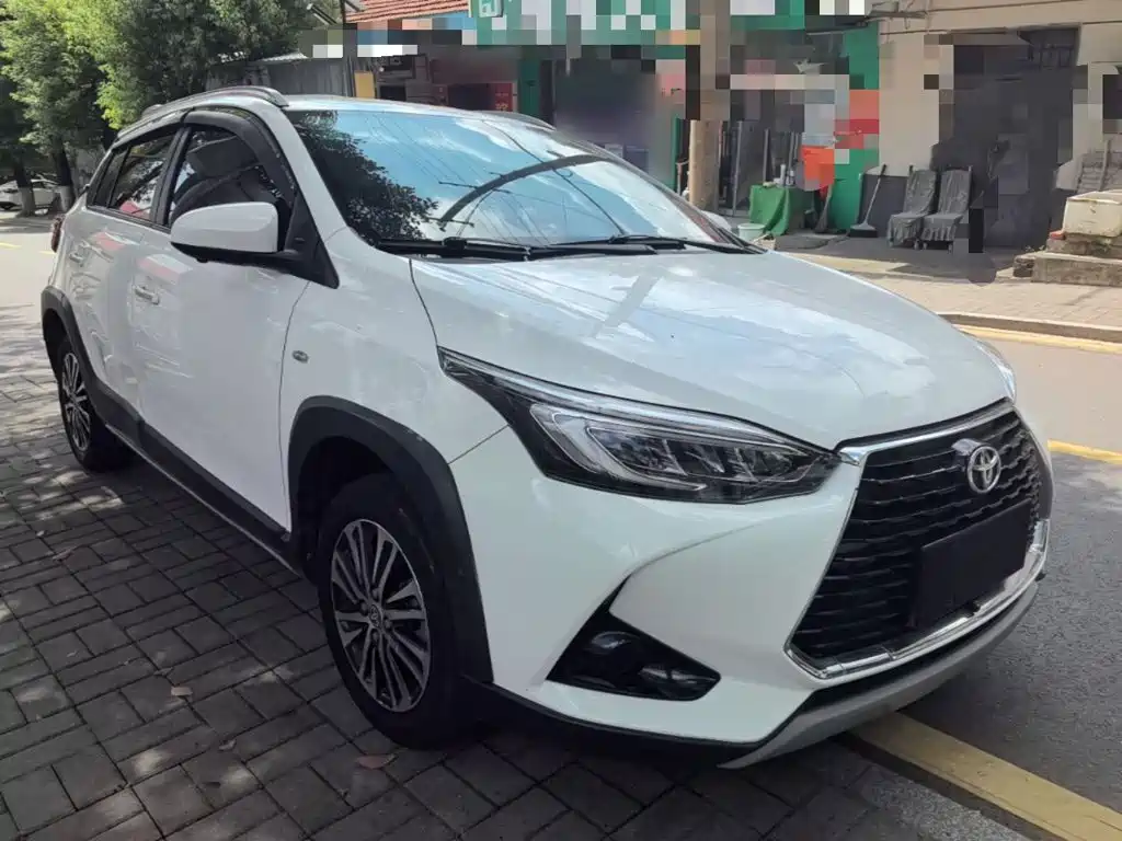 Toyota Yaris L — фото 4