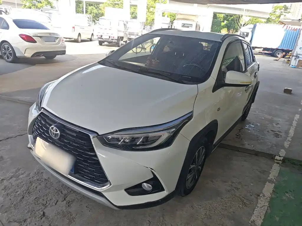 Toyota Yaris L — фото 2