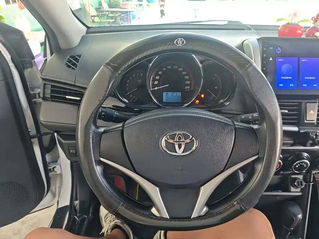 Toyota Yaris L — фото 11