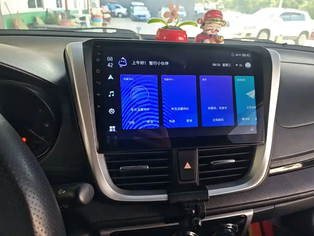 Toyota Yaris L — фото 13