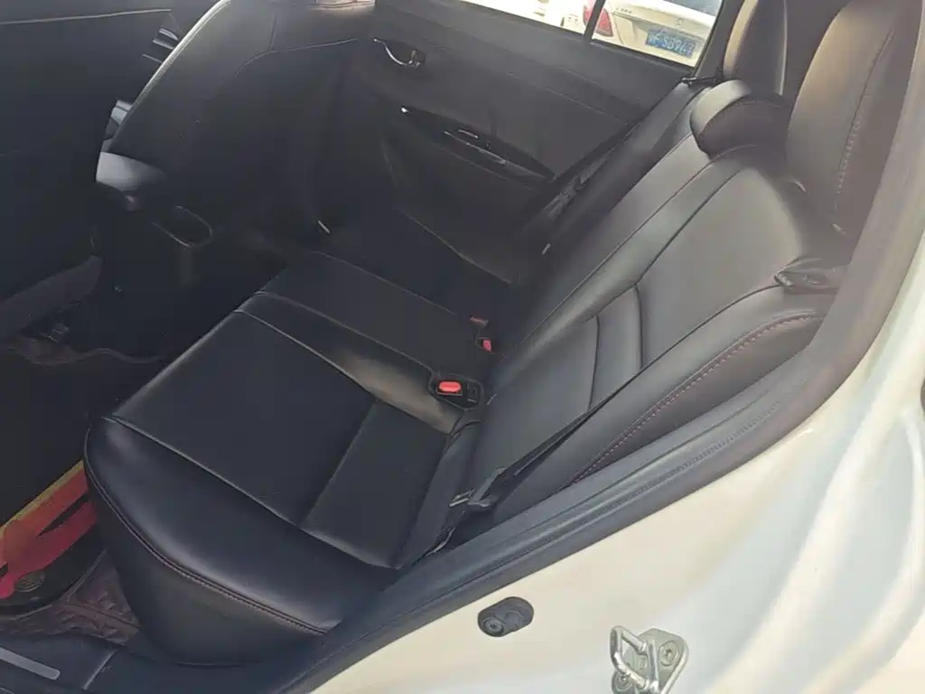 Toyota Yaris L — фото 17