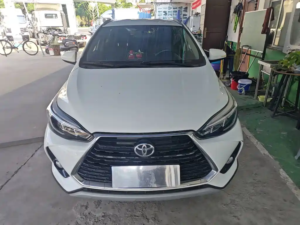 Toyota Yaris L — фото 3