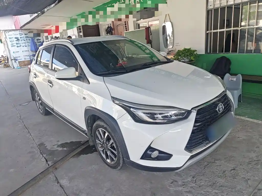 Toyota Yaris L — фото 4