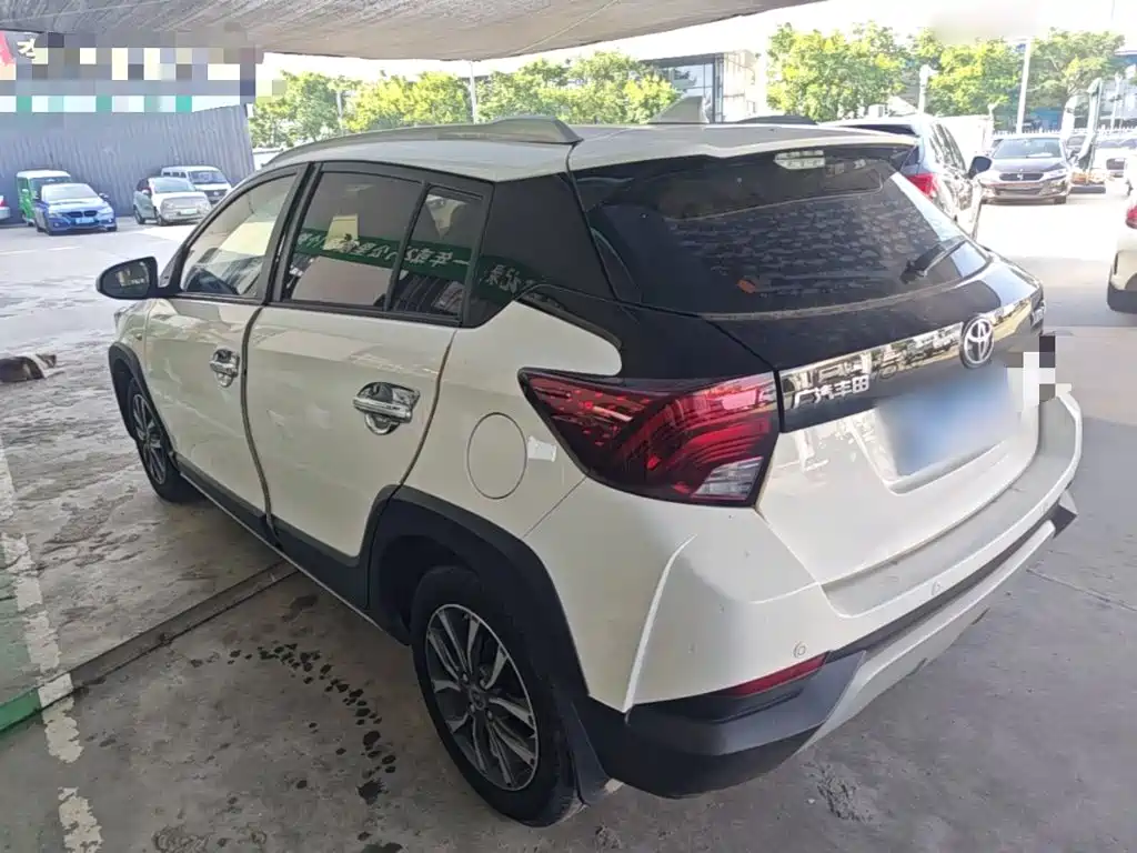 Toyota Yaris L — фото 5