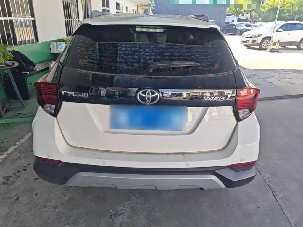 Toyota Yaris L — фото 6