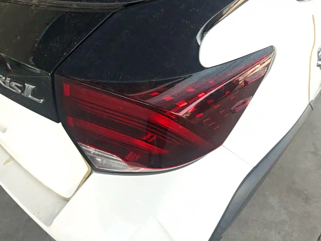 Toyota Yaris L — фото 8