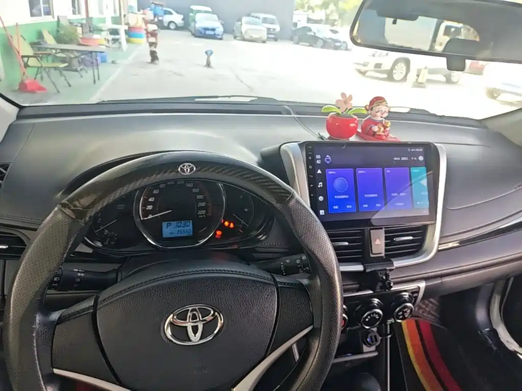 Toyota Yaris L — фото 10