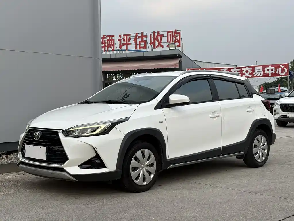 Toyota Yaris L — фото 2