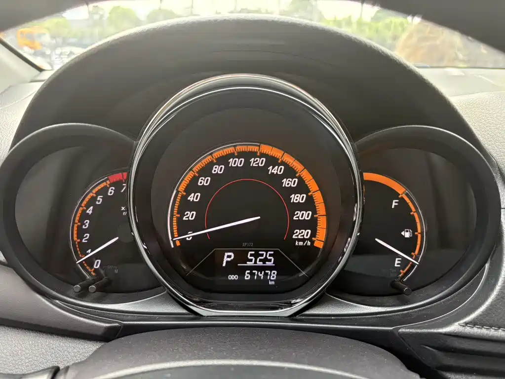 Toyota Yaris L — фото 6