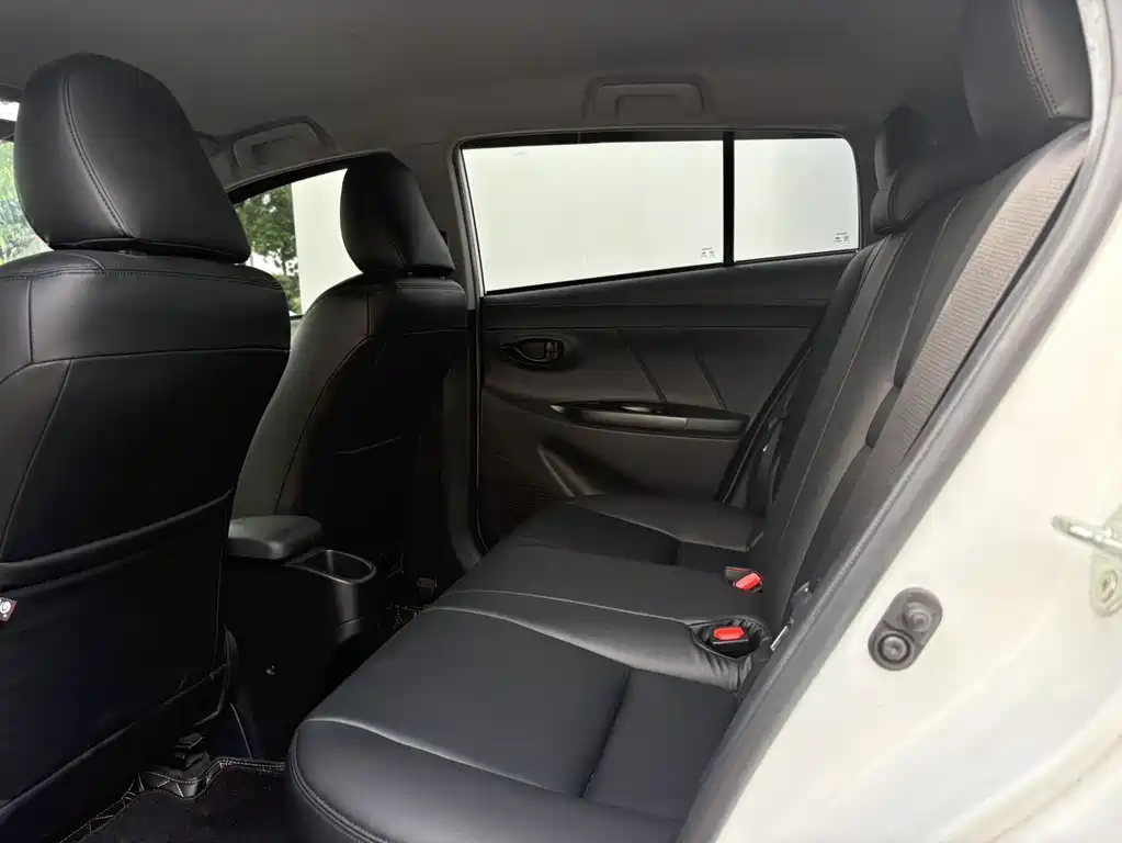Toyota Yaris L — фото 7