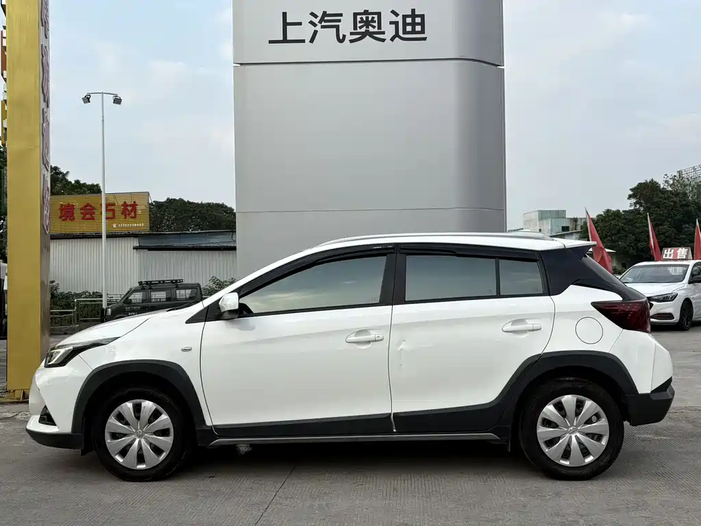 Toyota Yaris L — фото 9