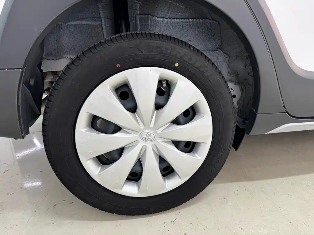 Toyota Yaris L — фото 19