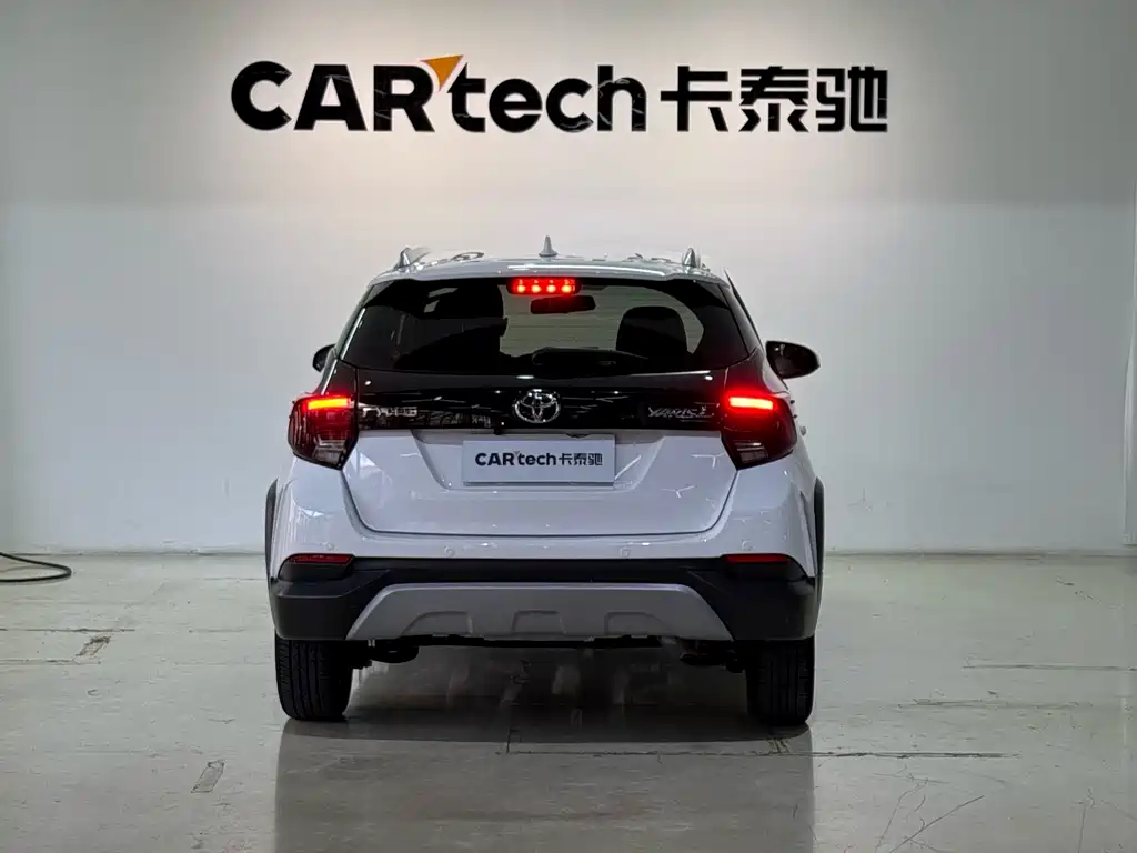 Toyota Yaris L — фото 4