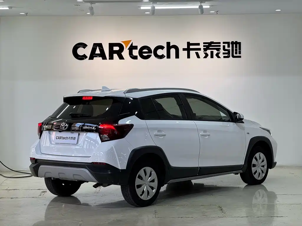 Toyota Yaris L — фото 5