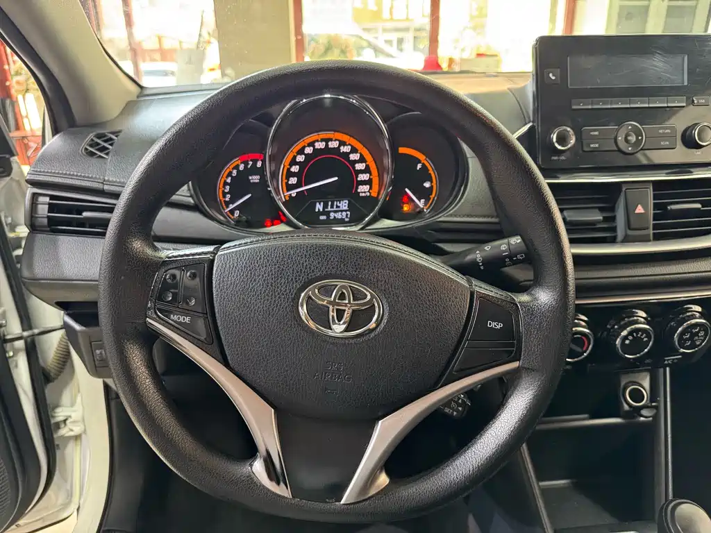 Toyota Yaris L — фото 8