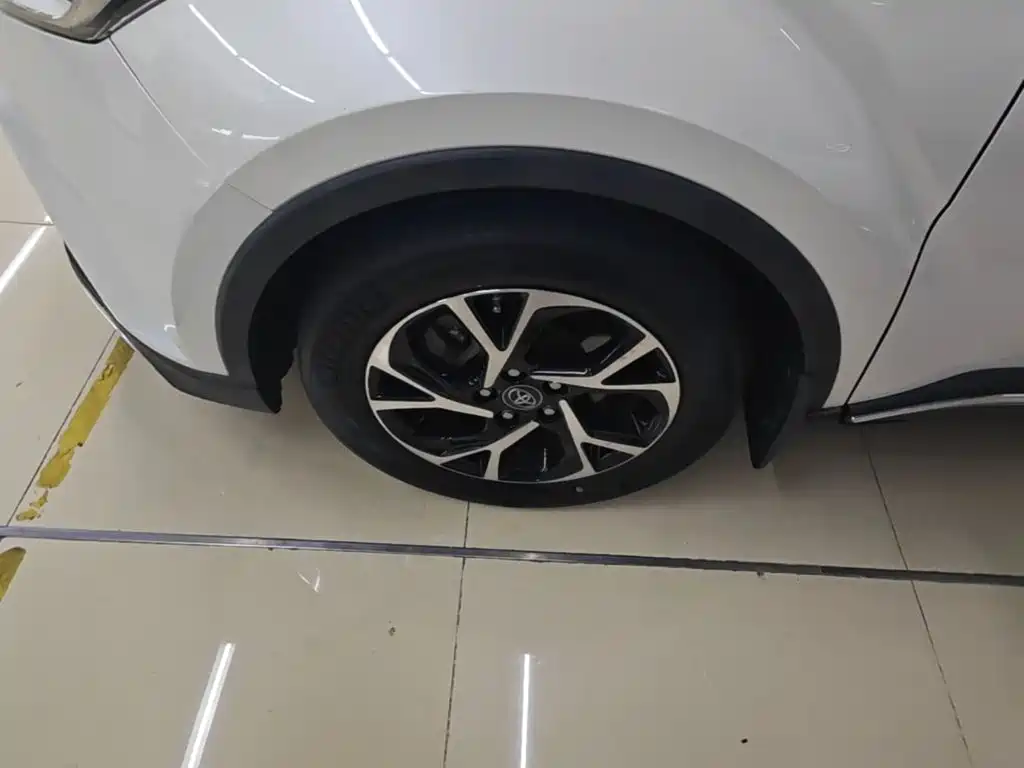 Toyota C-HR — фото 23