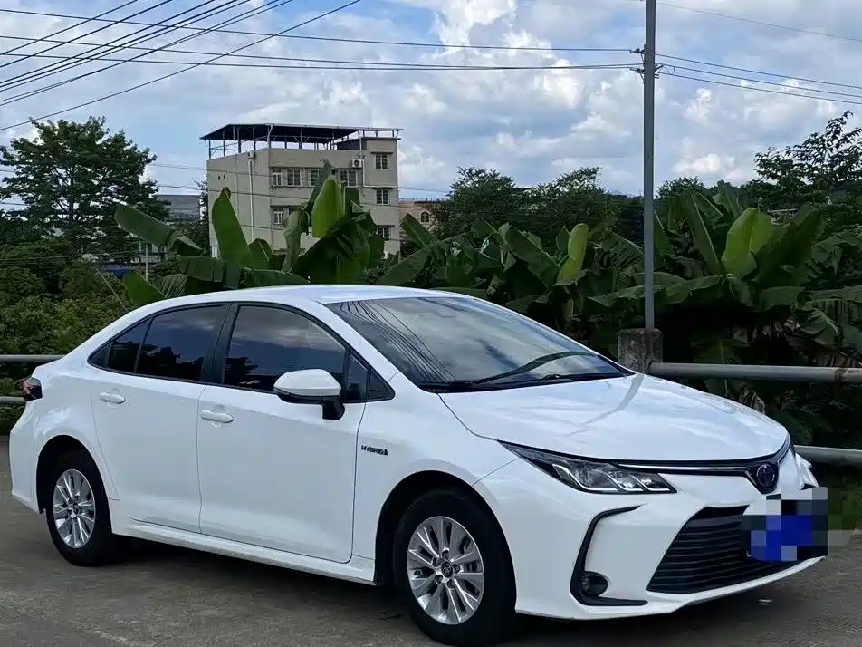Toyota Corolla — фото 3