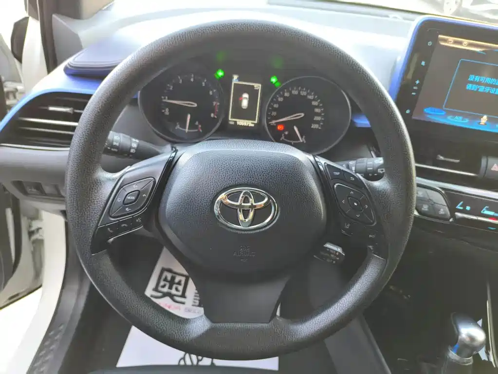 Toyota C-HR — фото 10