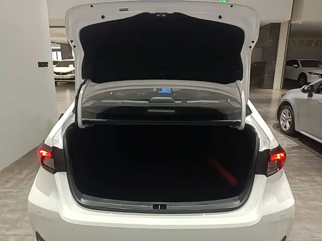 Toyota Allion — фото 19