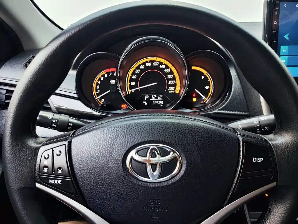Toyota Yaris L — фото 11
