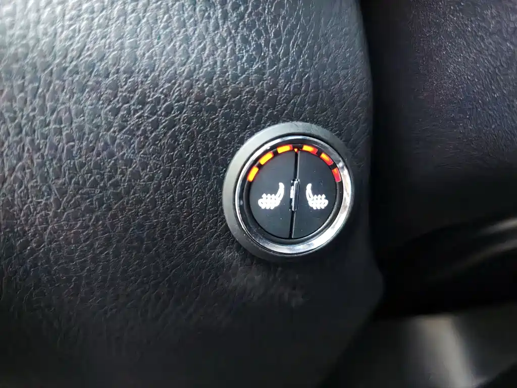 Toyota Yaris L — фото 14
