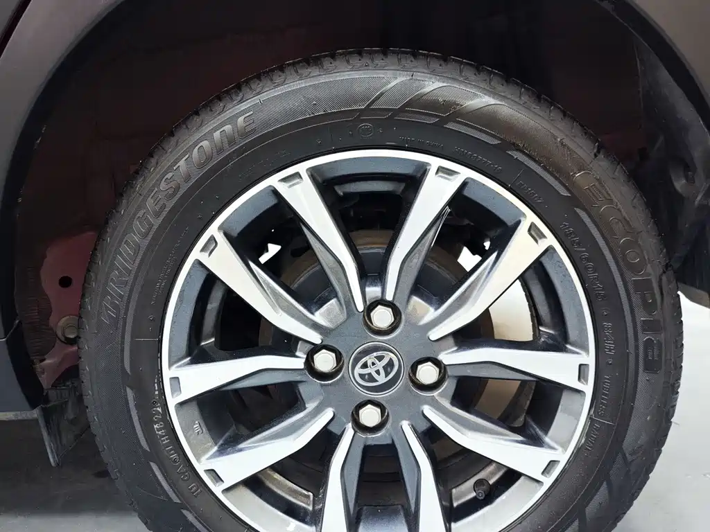 Toyota Yaris L — фото 15