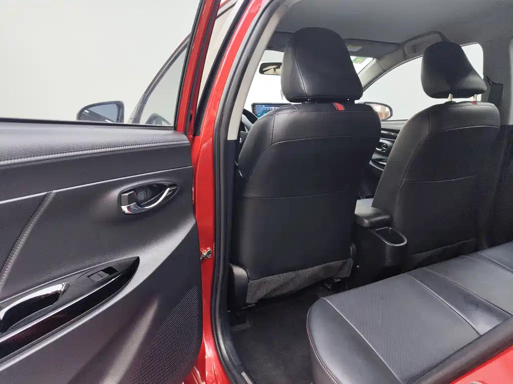 Toyota Yaris L — фото 6