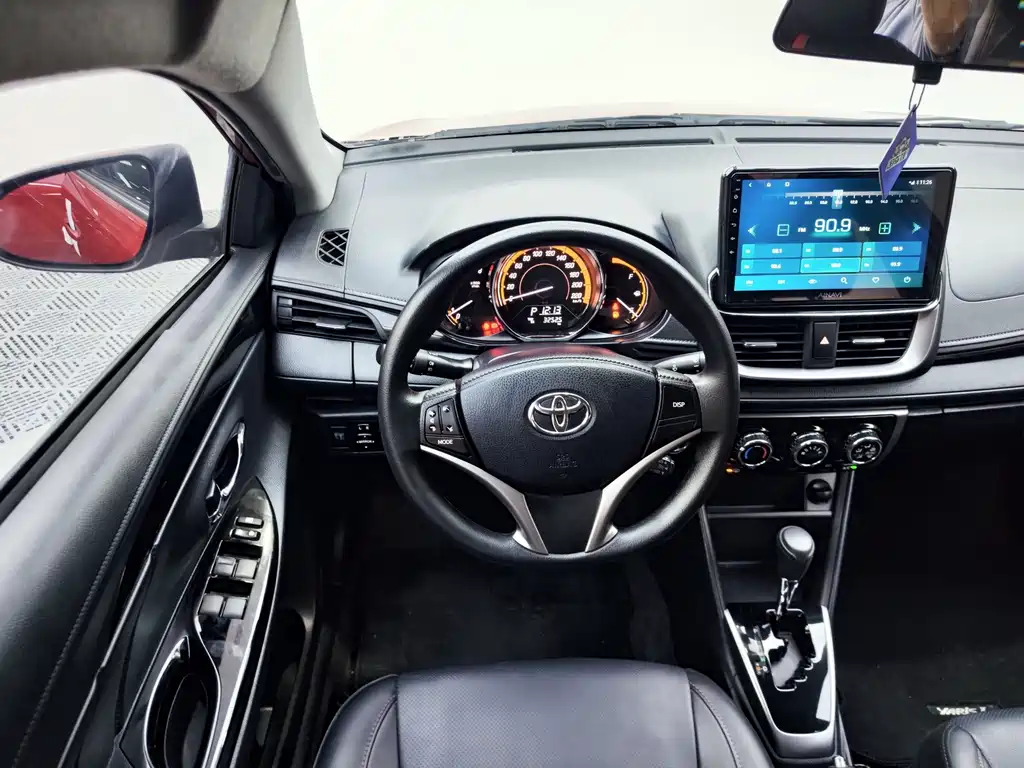 Toyota Yaris L — фото 9