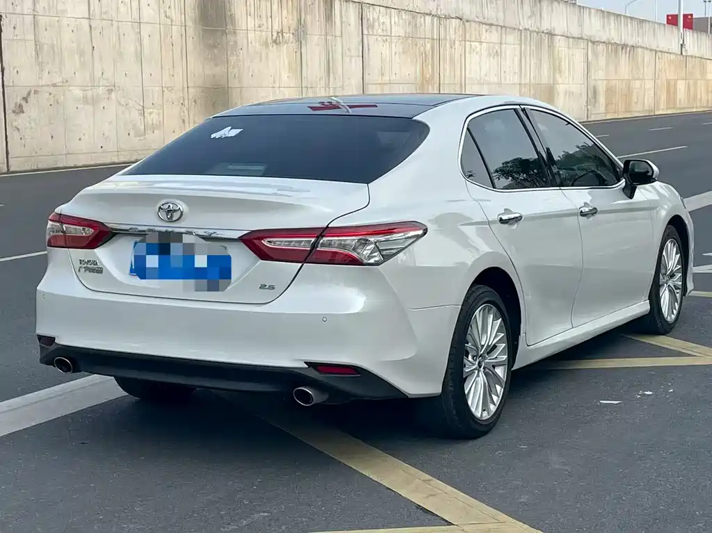Toyota Camry — фото 4