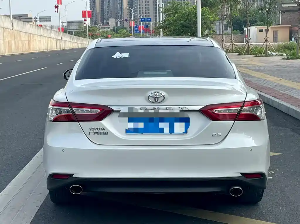 Toyota Camry — фото 5