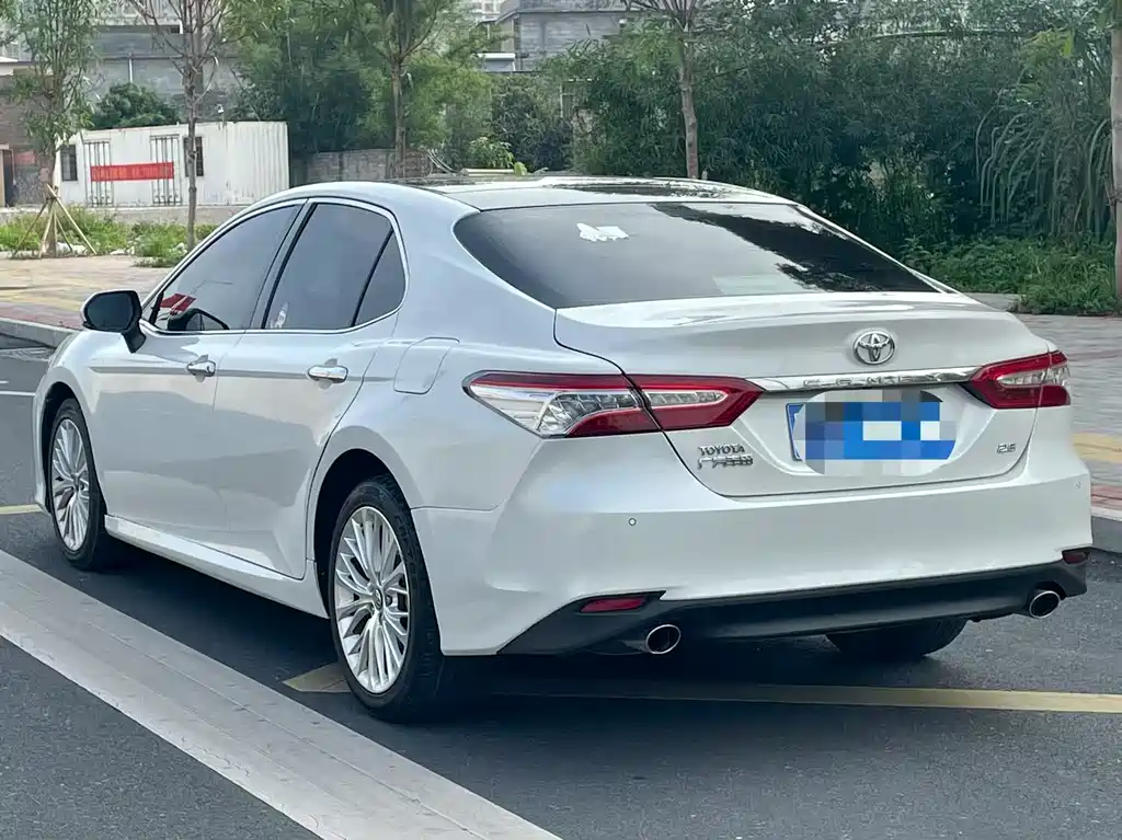 Toyota Camry — фото 6