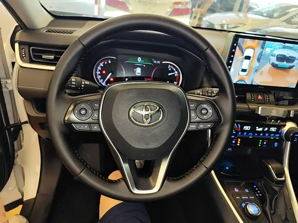 Toyota Wildlander — фото 11