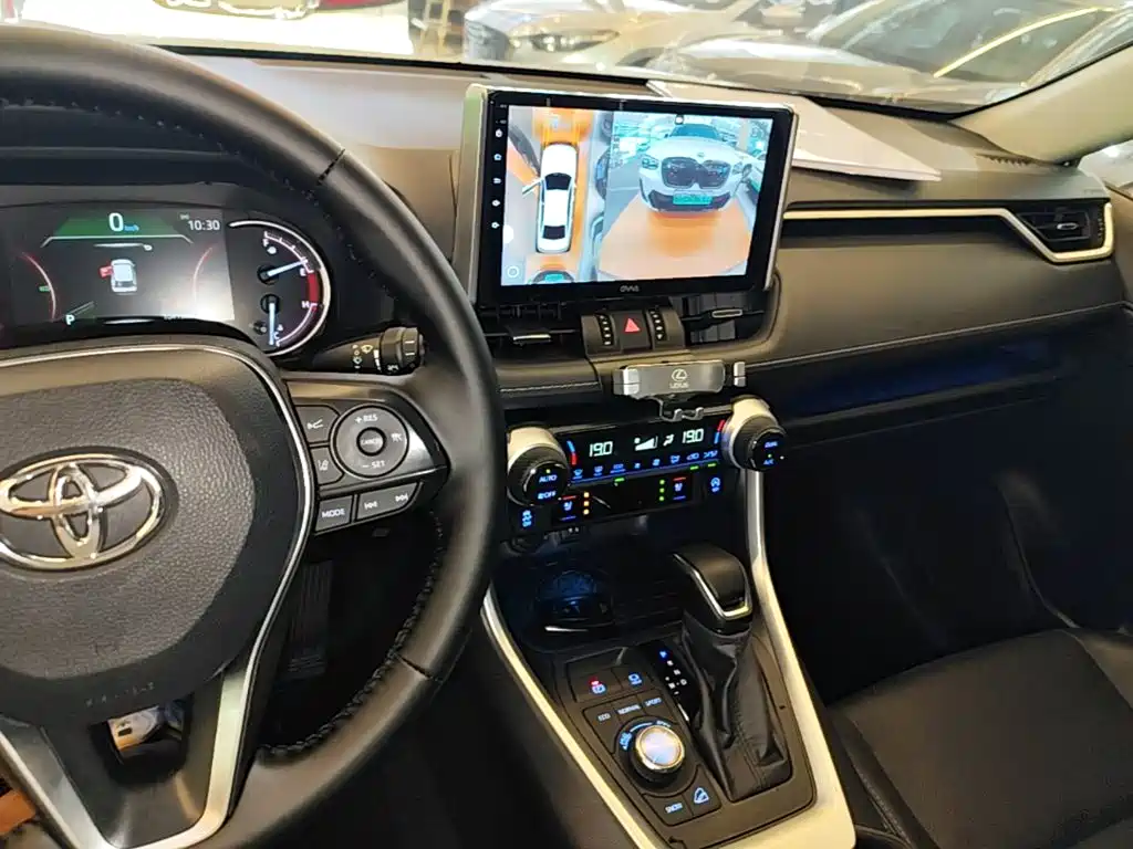 Toyota Wildlander — фото 10