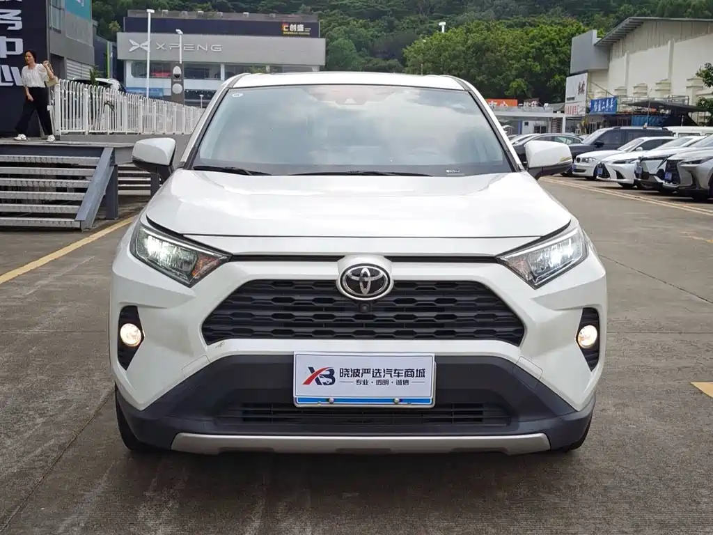 Toyota RAV4 — фото 2