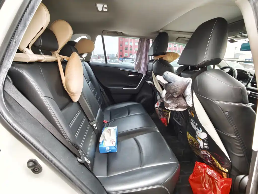 Toyota RAV4 — фото 14