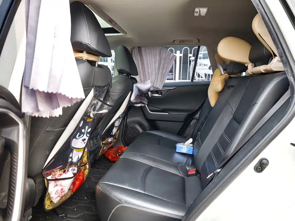 Toyota RAV4 — фото 15