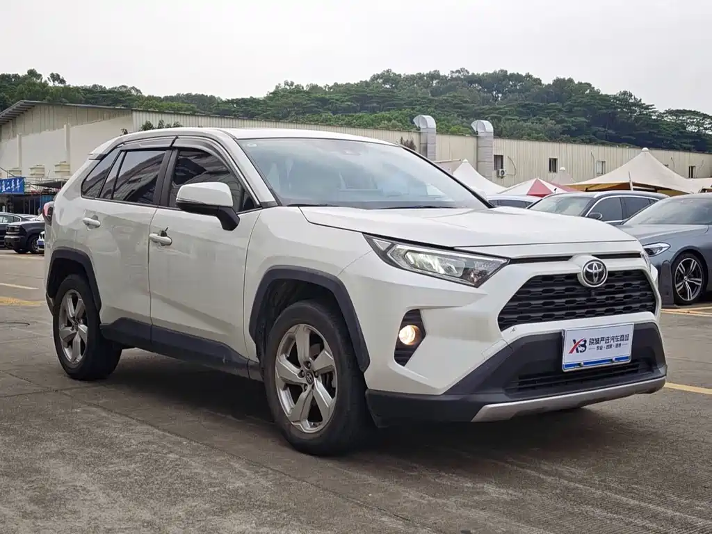 Toyota RAV4 — фото 3