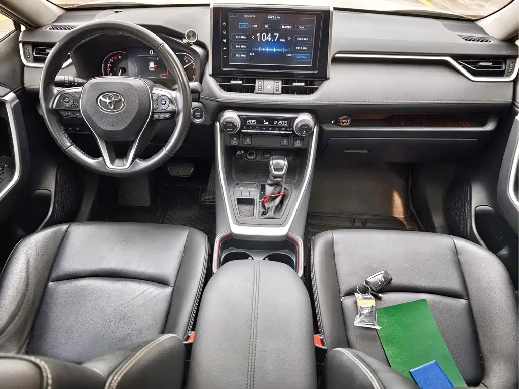Toyota RAV4 — фото 9