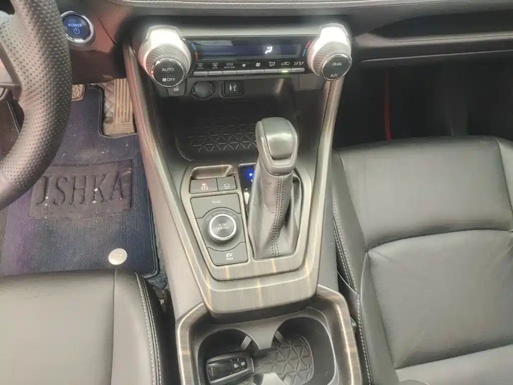 Toyota Wildlander — фото 10