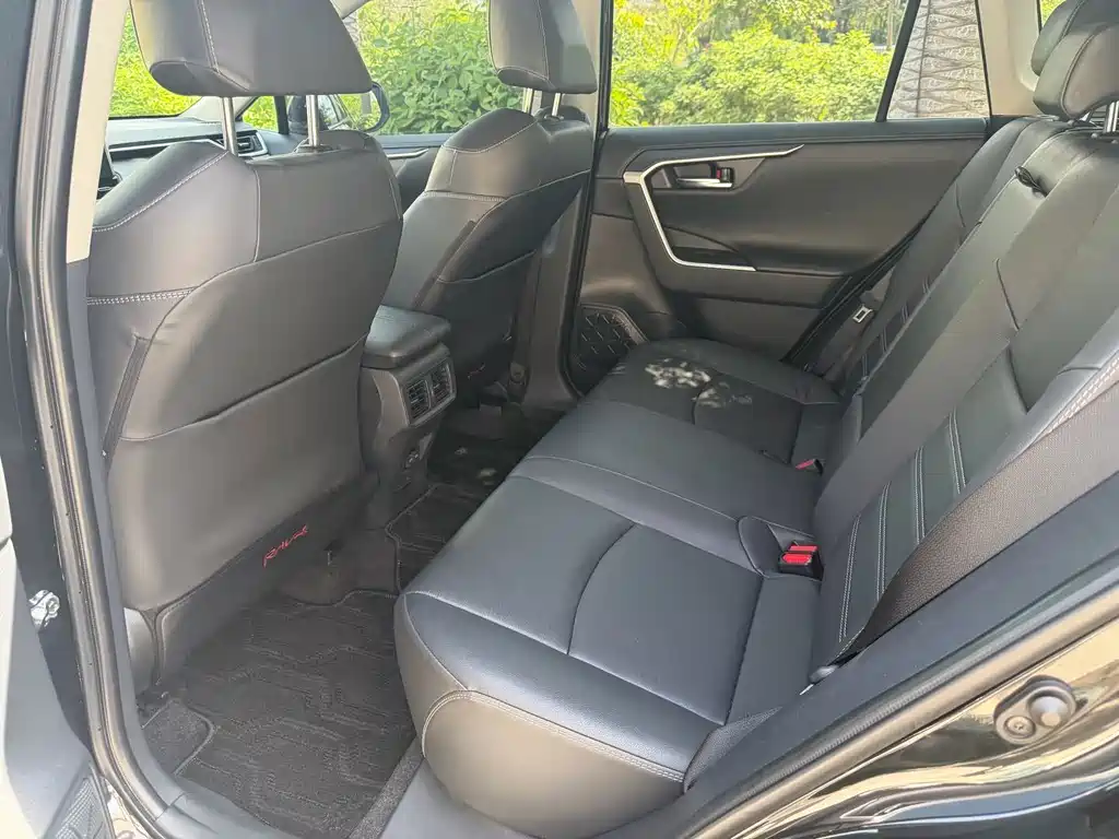 Toyota RAV4 — фото 4