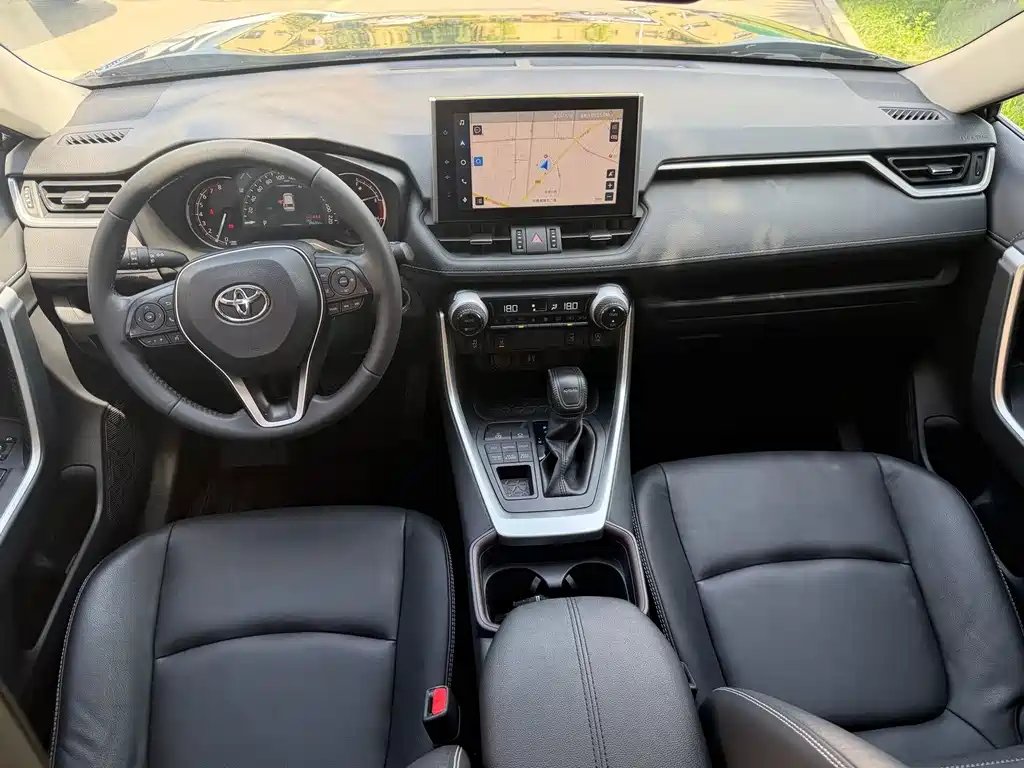 Toyota RAV4 — фото 5