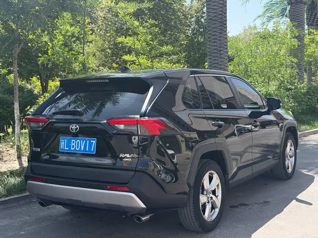 Toyota RAV4 — фото 9