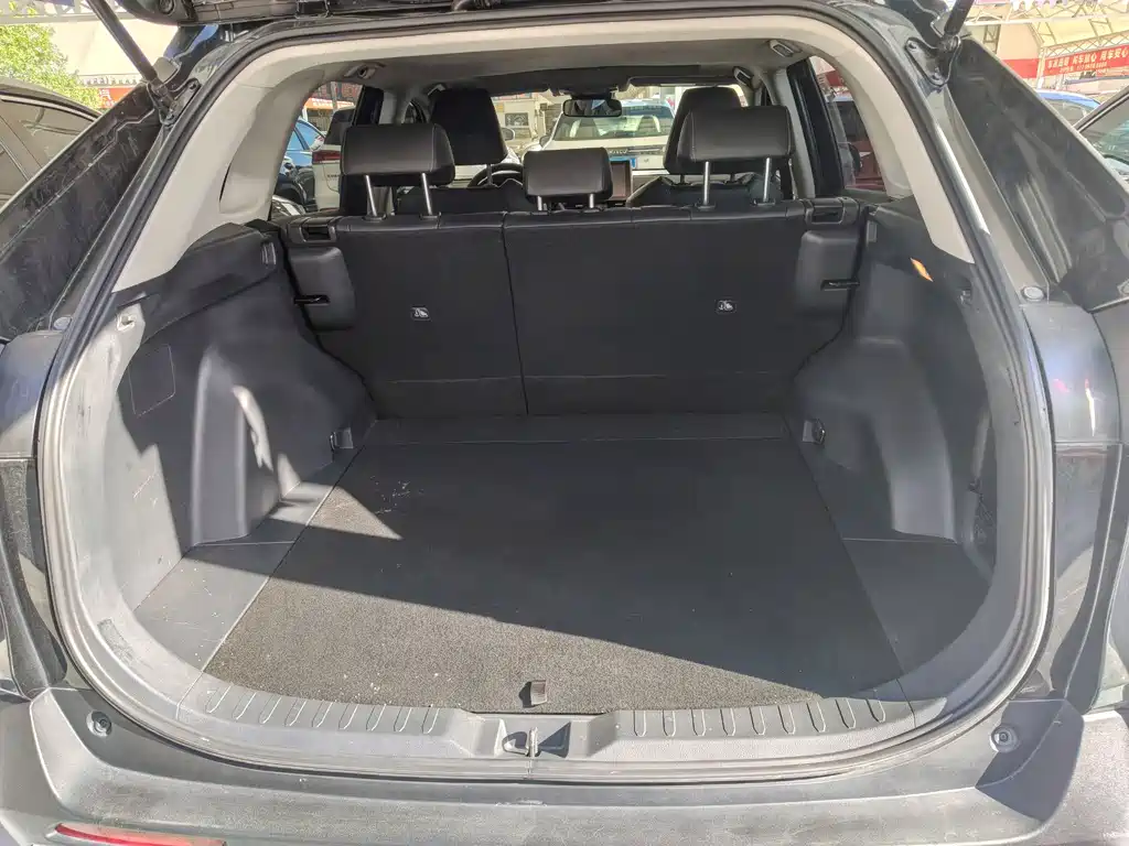 Toyota RAV4 — фото 10