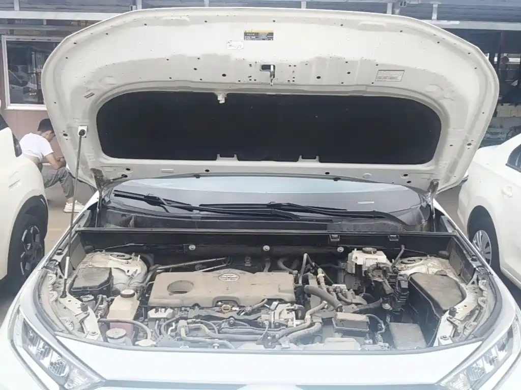 Toyota RAV4 — фото 20