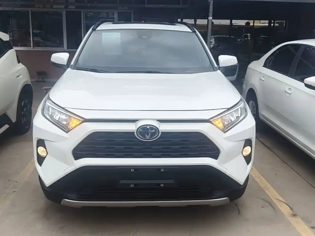 Toyota RAV4 — фото 3