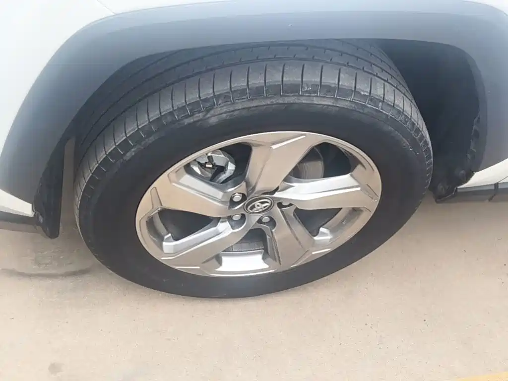 Toyota RAV4 — фото 23