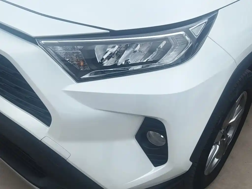Toyota RAV4 — фото 24