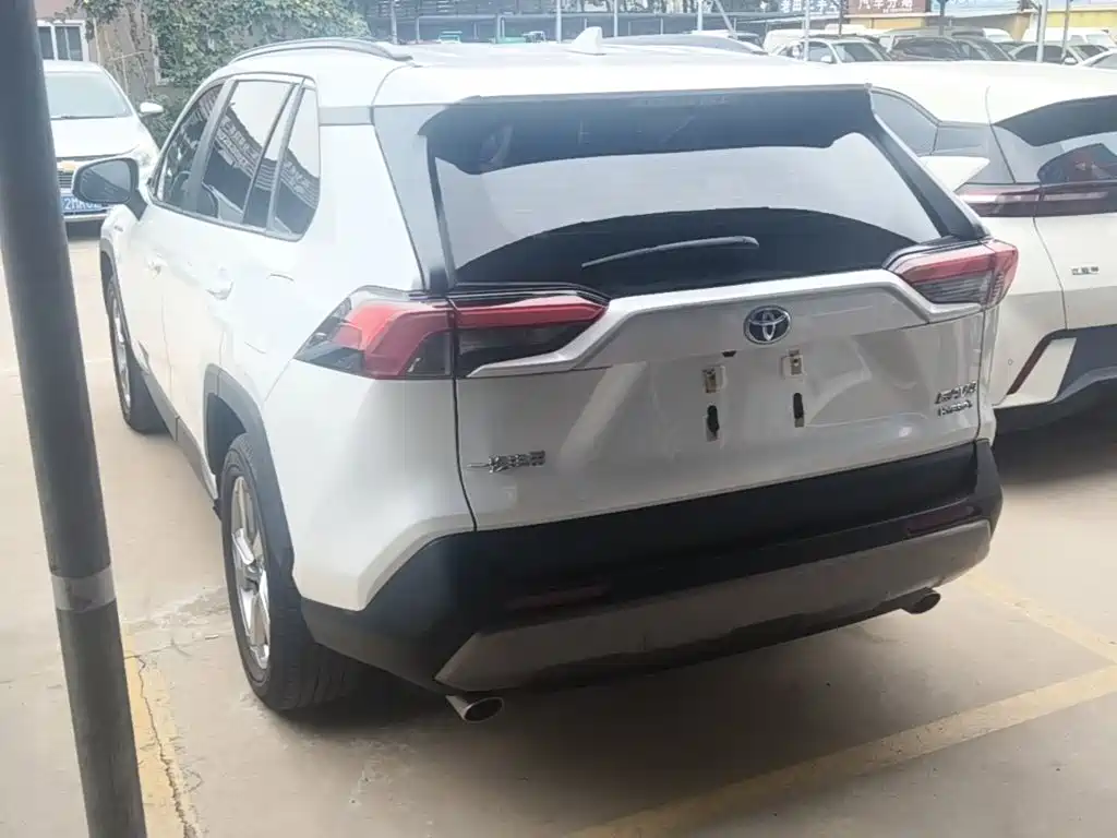 Toyota RAV4 — фото 5