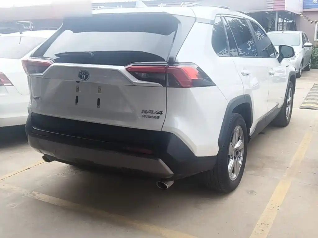 Toyota RAV4 — фото 7