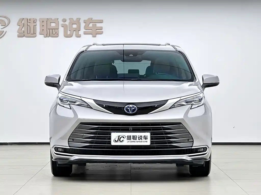 Toyota Sienna — фото 2
